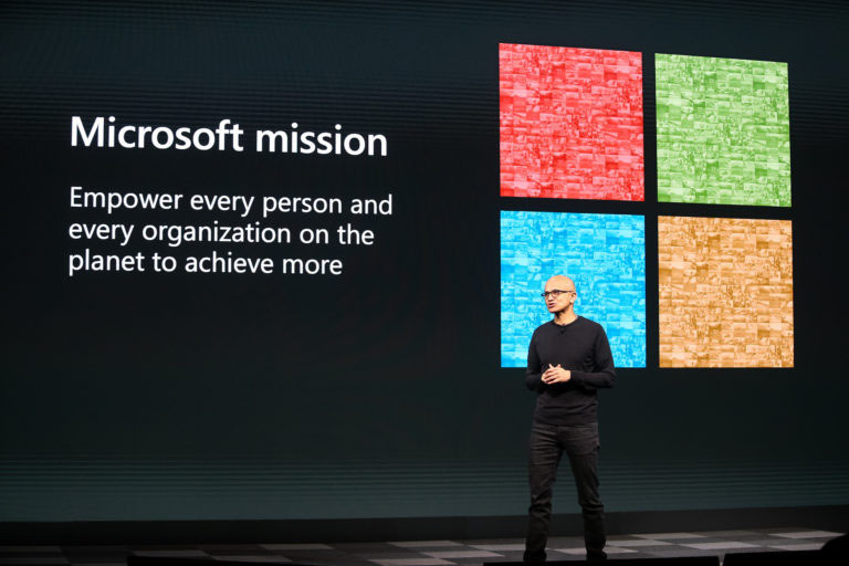 Microsoft anuncia pantalla plegable con líquido