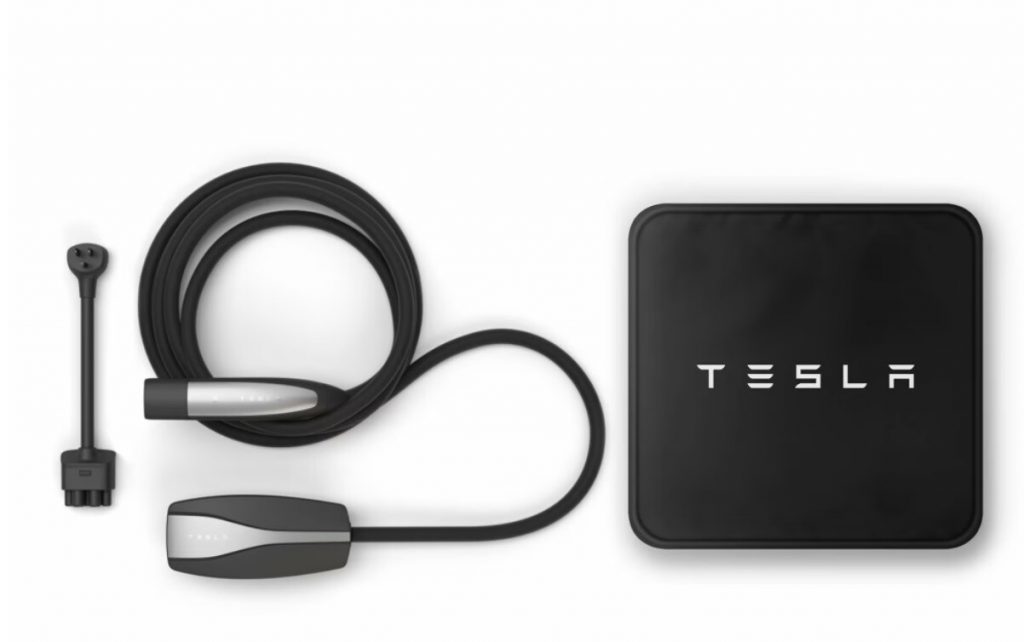 Tesla deja de incluir su conector móvil