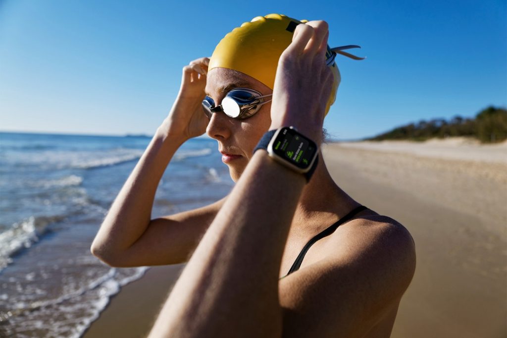 Apple Watch training in professional swimming. 