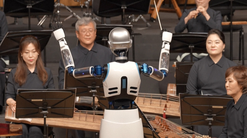 Robot Ever 6 dirige orquesta en Seúl.
