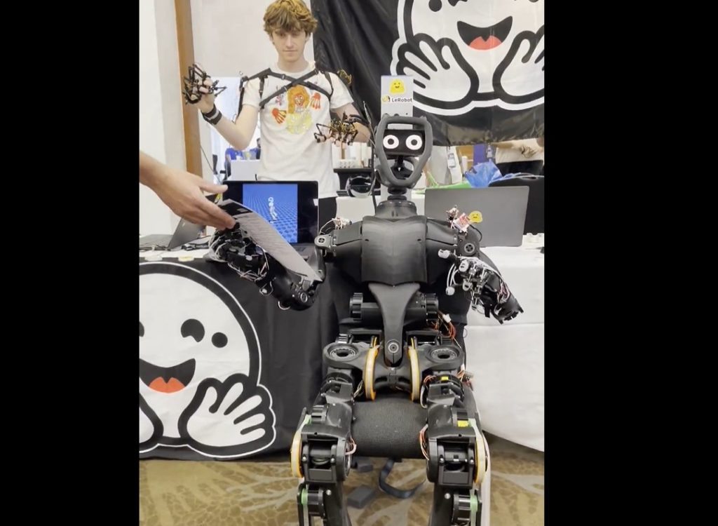 Hugging Face - HopeJR y Reachy Mini, los robots humanoides